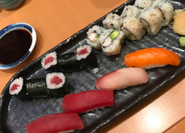 Sushiden signature dishes Sushiden Special Platter
Yellowtail Scallion Roll
Chirashi